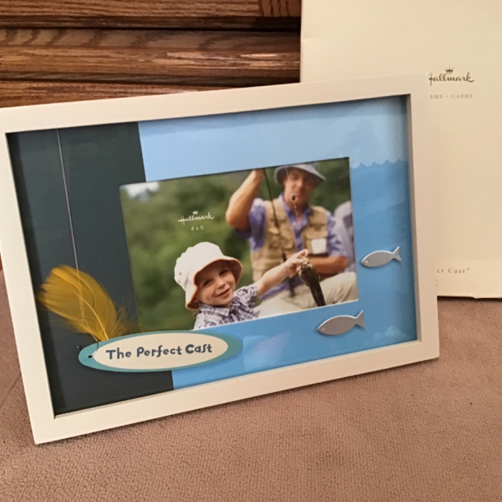 NWT Hallmark The Perfect Cast fishing Frame - 8 x10 with 4 x6 photo - Picture 2 of 6